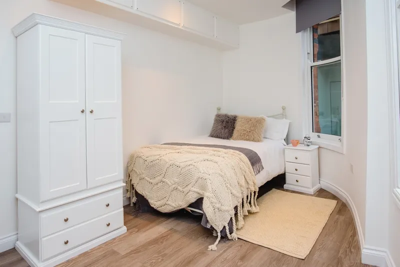Flat A, 25 Lister Gate - Luxury 5 Bed City Centre Apartment - Thumbnail 9